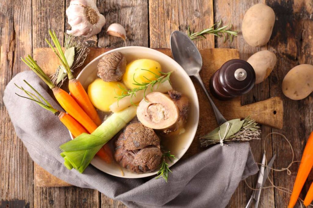 Une cocotte, du bœuf, des légumes… et soudain, le temps s’arrête : la magie d’un vrai repas d’hiver partagé