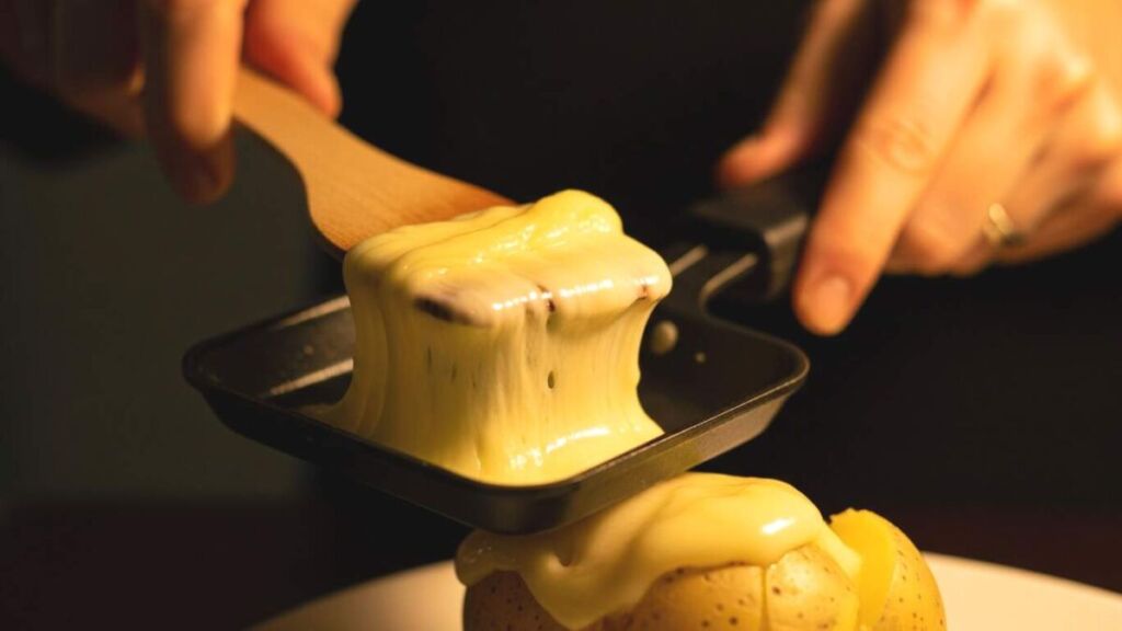 Raclette : le plaisir d’hiver qui se savoure sans culpabilité