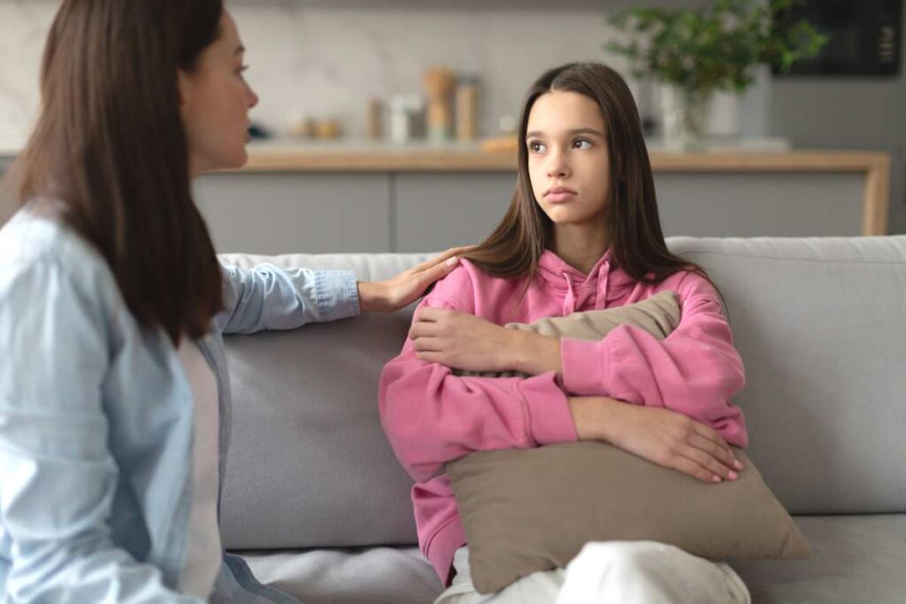 Drogues et ados : comment les protéger sans devenir le “parent relou” ?