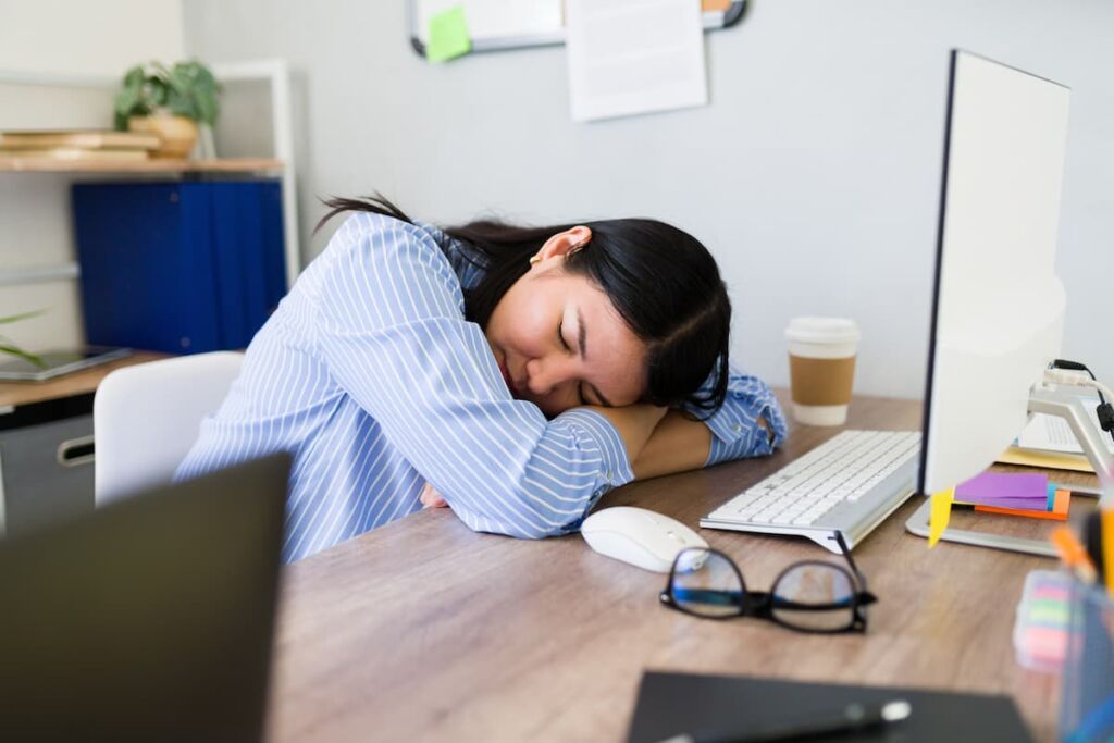 La sieste de 10 minutes : le guide pour ne pas se réveiller plus fatigué