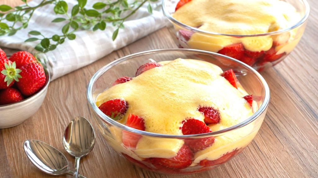 Quand les fraises rencontrent une mousse tiède, le sabayon aux fraises fait oublier les desserts trop lourds