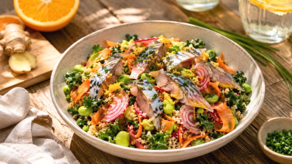 Salade fraîche de maquereau mariné aux agrumes et légumes croquants, une recette iodée pour les déjeuners ensoleillés
