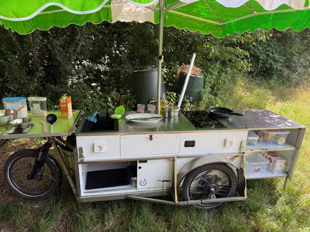 A Strasbourg, il permet de transporter des cuisines ou bibliothèques à vélo