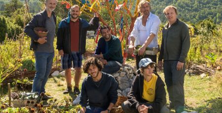 Hommes au bord de la crise de nerfs