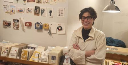 Valentine Albertini, gérante de l'Ecritoire Paris, qui propose de cartes de voeux
