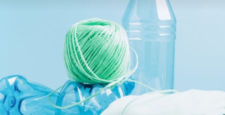 Le fil en matière plastique recylé de couleur vert qu'utilise la société Catova