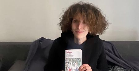 Morgane et son livre inspirant.