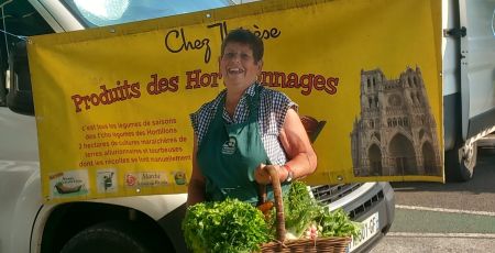 Thérèse Nowak vend ses légumes sur le marché