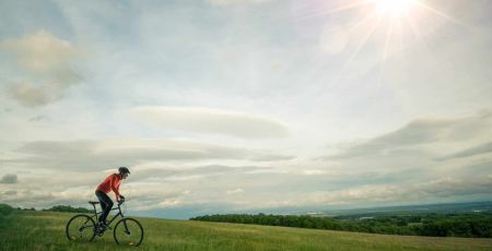 Un couple en plein voyage culinaire à vélo de Lyon à Osaka
