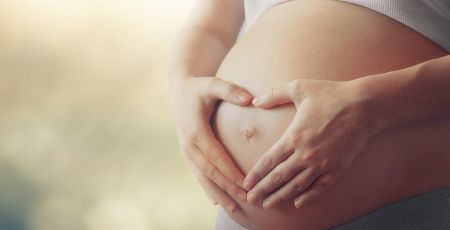 De la PMA à la parentalité : comment ça se passe pour les couples de femmes ?
