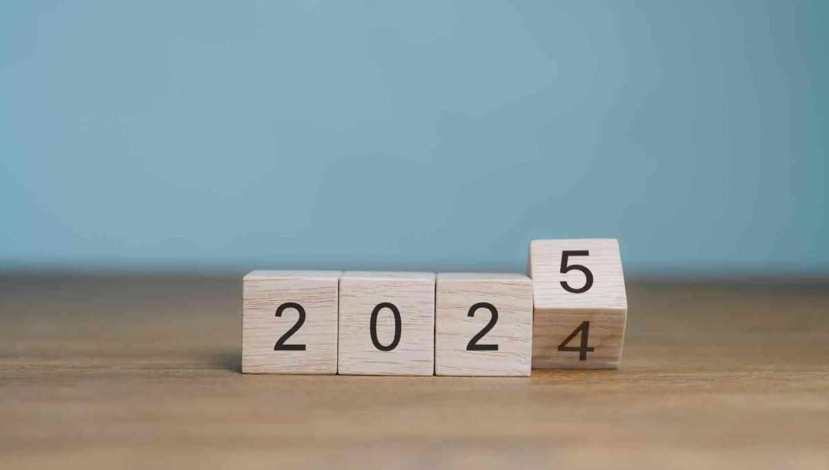 passage de l'année 2024 à 2025 illustrée par des petits dés