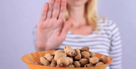 femme allergie arachides