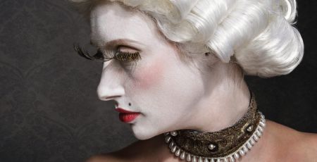 Des Cheveux et des Poils, une exploration artistique au M.A.D. à Paris
