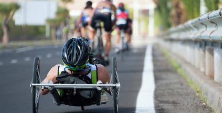 Triathlète paraplégique, il réalise les rêves sportifs des autres