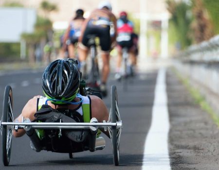 Triathlète paraplégique, il réalise les rêves sportifs des autres