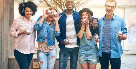 partie de pétanque entre amis