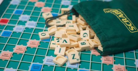 Un plateau de Scrabble.