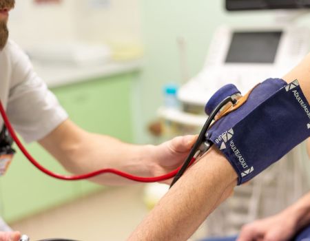Le dernier médecin de la ville part, cette infirmière cherche des solutions