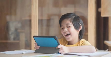 Rester un élève comme les autres avec le cartable connecté