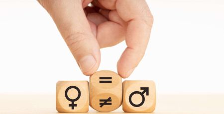 l'égalité entre les sexes symbolisée par 3 dés