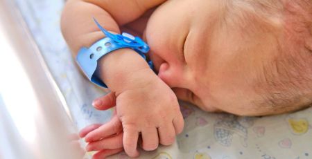 Un bébé qui vient de naître