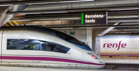 Un train Renfe en gare de Barcelone.