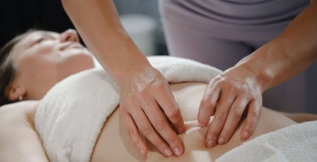 Le Chi Nei Tsang, un massage du ventre pour libérer les toxines