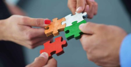 Dans l'Oise un puzzle géant est assembler par tous les habitants d'une ville