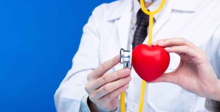 docteur montre coeur