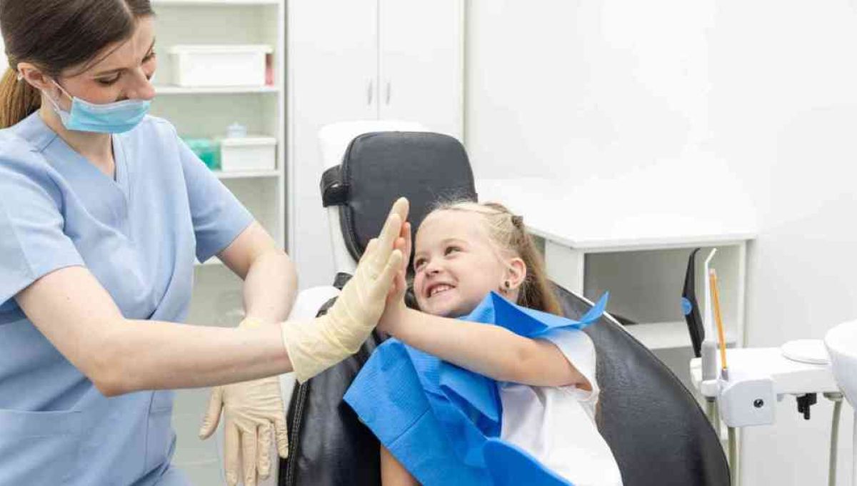 Visite chez la dentiste pédiatrique