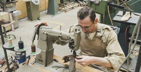 Il crée une chaussure locale et durable avec les acteurs locaux