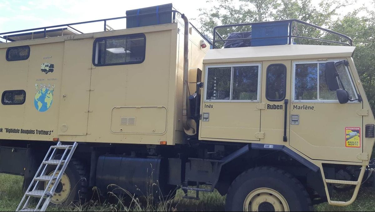 Le camion Bigbidulle qui transport la famille dans ses folles aventures