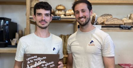 Les deux boulangers ayant gagnés le prix de la meilleure chocolatine