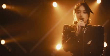 La chanteuse La Zarra représente la France à l'Eurovision.