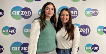 Clara Silveiro et Marnie Atgé, les deux fondatrices de Clarnie dans les bureaux d'airzen radio à Issy-les-Moulineaux