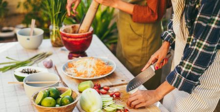Il écrit un livre de recettes simples, antigaspi et bon marché