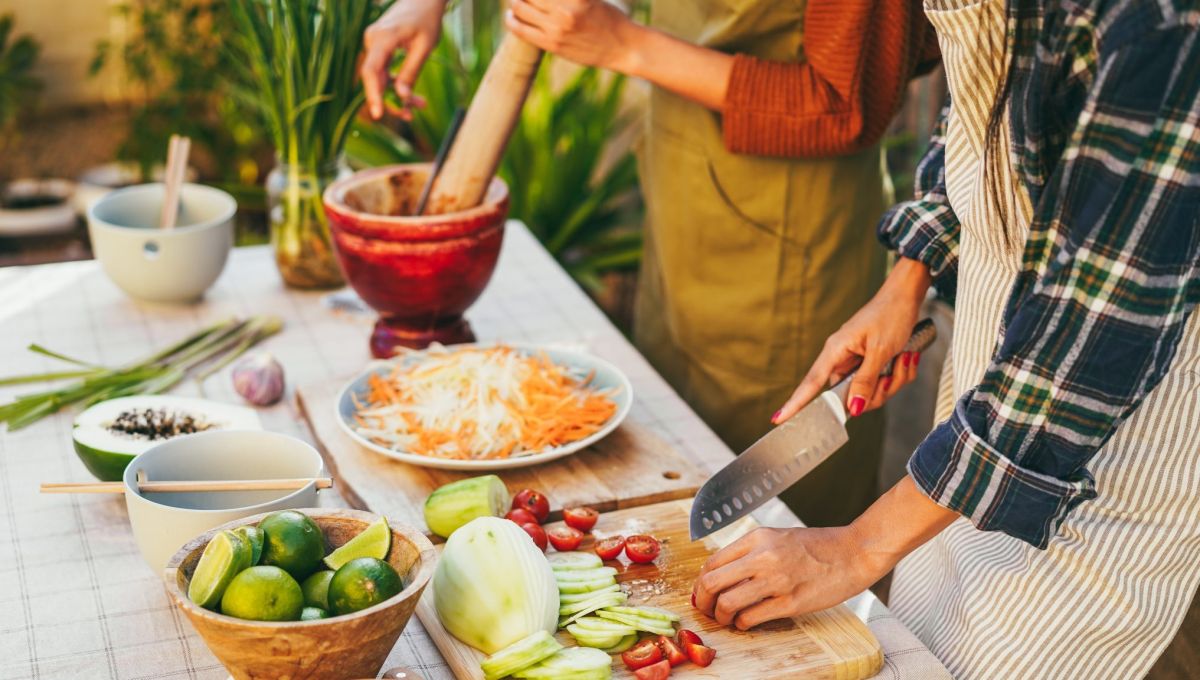 Il écrit un livre de recettes simples, antigaspi et bon marché
