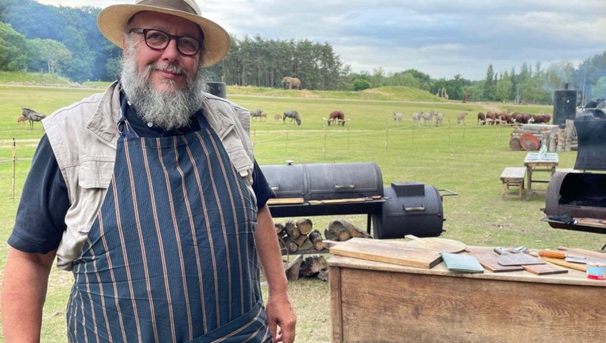 Kobus Botha, maître du feu et du braai au zoo de Thoiry