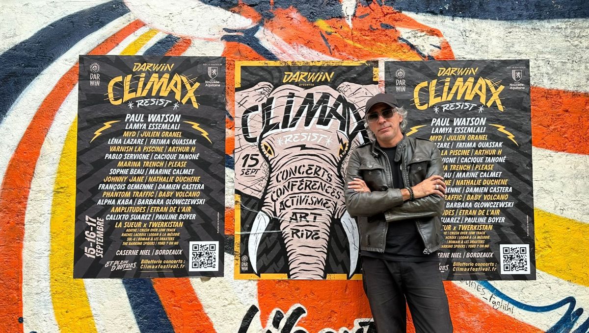 Philippe Barre Fondateur de Darwin pose devant la nouvelle affiche du festival Climax