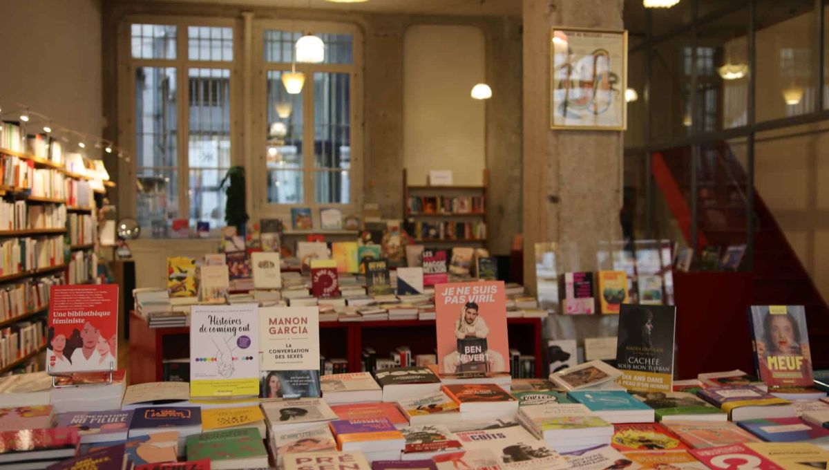 L'intérieur de la Librairie à soi.e spécialisée dans les féminismes