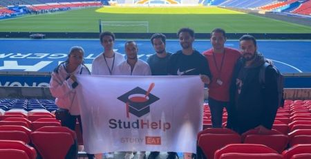 Les fondateurs et les bénéficiaires sont au parc de Princes à Paris