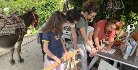 Randonner avec un âne : une belle expérience en famille !
