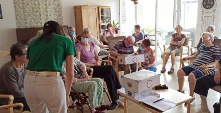 Mieux vieillir : un coffret multisensoriel en test dans les Ehpads