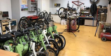 Mobylettes garage aide mobilité