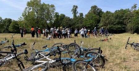 A Charenton Le Pont près de Paris, l'opération du Tour de France Un vélo pour tous les enfants