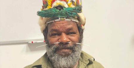Rencontre avec le chef papou Mundiya Kepanga