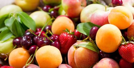 Des fruits d'été en grande quantité et à des prix accessibles