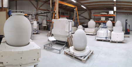 Ils créent des jarres et des œufs en céramique pour la vinification