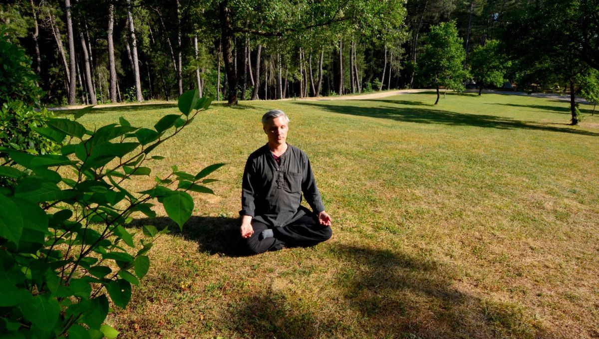 Thomas John Doucende, au domaine du Taillé (Ardèche), formateur de la retraite de pleine conscience "Au coeur de le vie". 29 mai - 3 juin 2022.