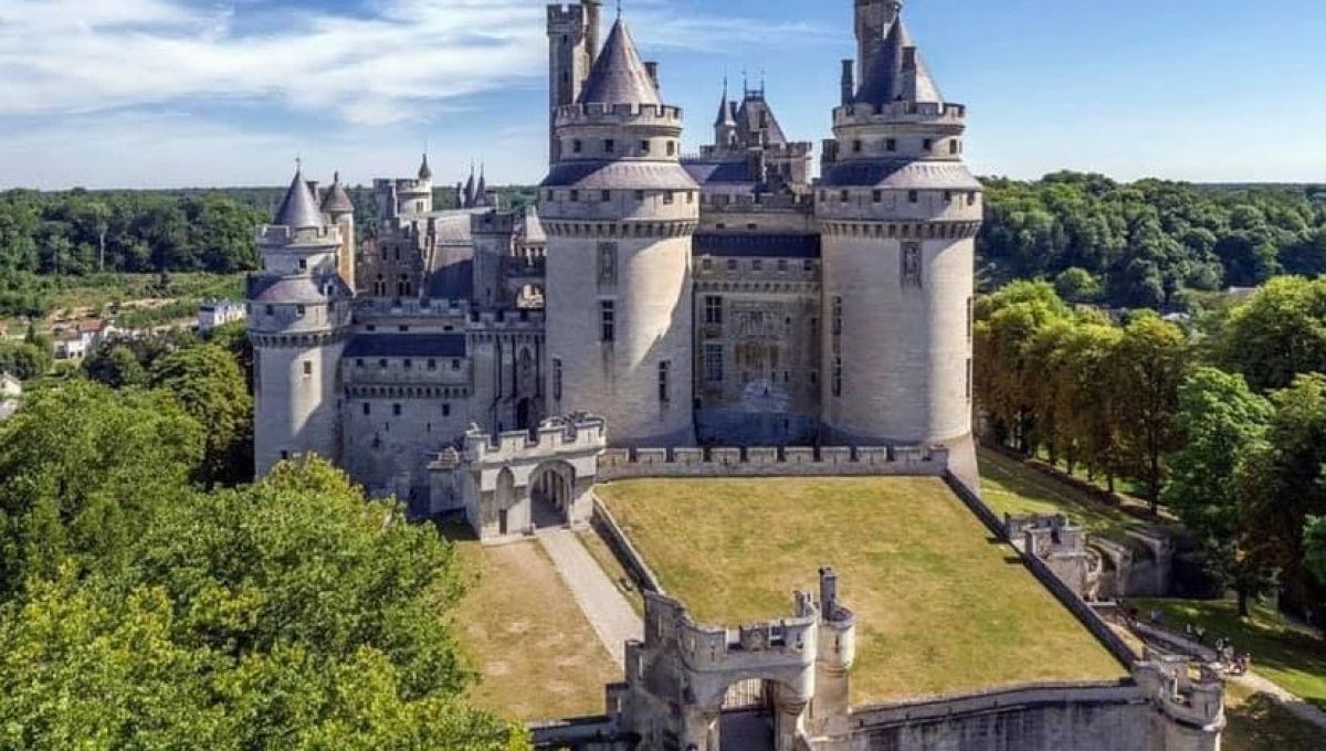 Pierrefonds_-_Remonter_le_temps_avec_le_chateau_de_Pierrefonds.jpg